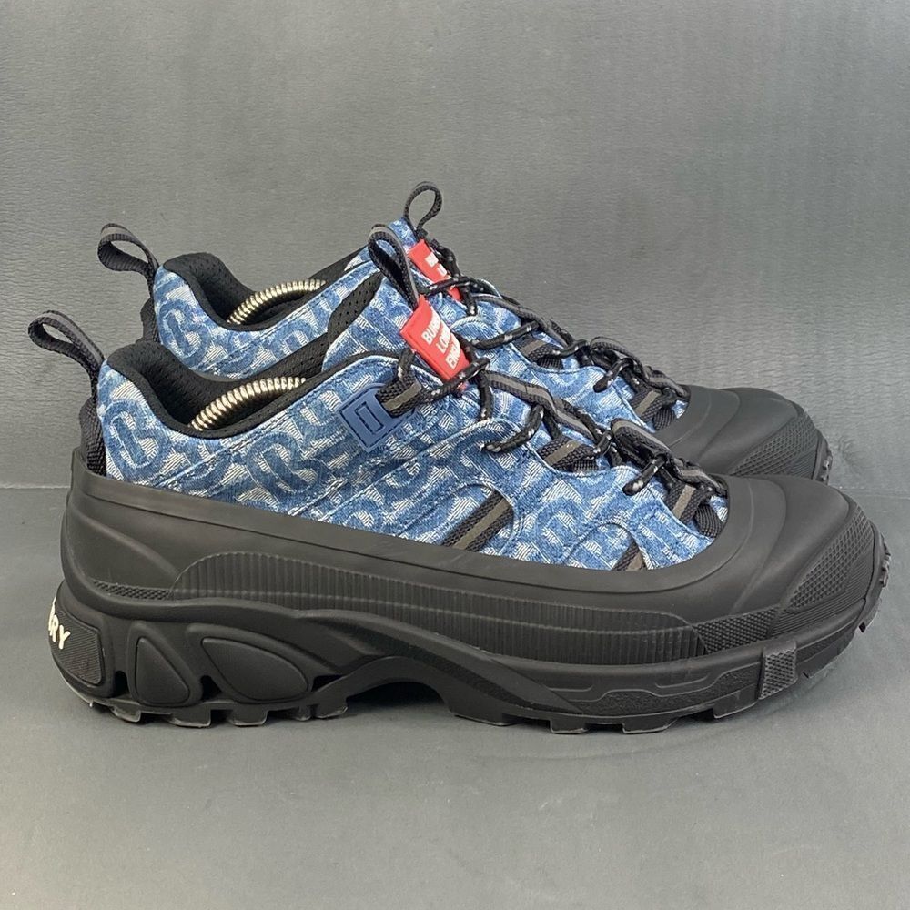 Burberry Arthur Monogram Print Sneaker Shoes mens size  9 (42)